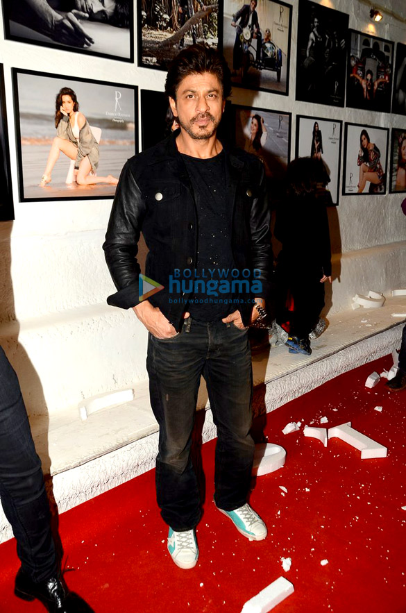 shah rukh khan varun dhawan kriti sanon rekha others grace the launch of dabboo ratnanis calendar 2017 31
