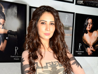 Shah Rukh Khan, Varun Dhawan, Kriti Sanon, Rekha & others grace the launch of Dabboo Ratnani's calendar 2017