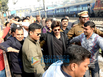 Shah Rukh Khan reaches Delhi from Mumbai via train to promote 'Raees'