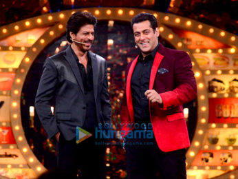 Shah Rukh Khan promotes 'Raees' on the sets of Salman Khan's Bigg Boss 10