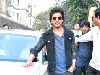 Shah Rukh Khan snapped at Mannat for Raees promotions