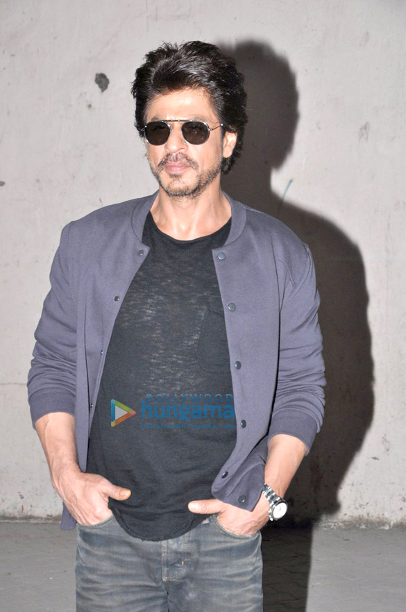 Shah Rukh Khan snapped promoting his film ‘Raees’ Shah Rukh Khan snapped promoting his film ‘Raees’