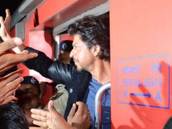 Shah Rukh Khan’s Raees By Rail ROCKING HUNGAMA Shah Rukh Khan’s Raees By Rail ROCKING HUNGAMA
