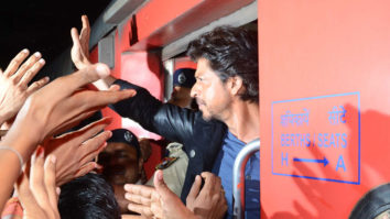 Shah Rukh Khan’s Raees By Rail ROCKING HUNGAMA