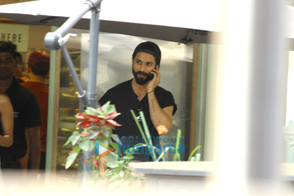 Shahid Kapoor snapped at The Kitchen Garden in Bandra