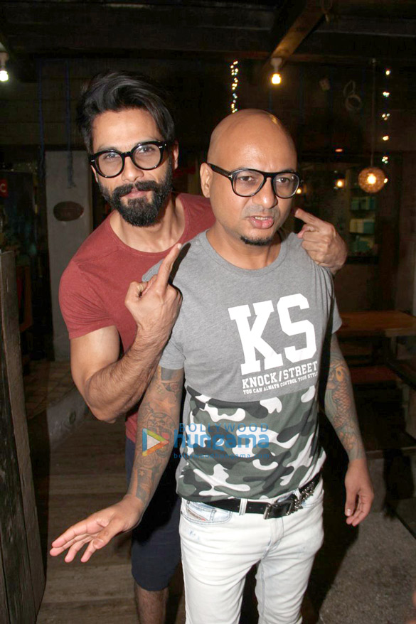shahid kapoor snapped post salon session at hakim aalims 1