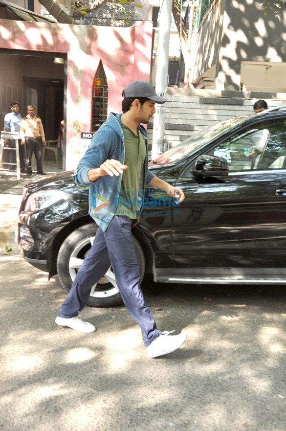 sidharth malhotra snapped post dance rehearsals for his upcoming film reloaded 4