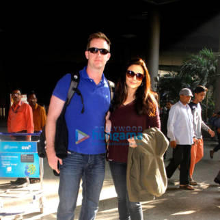 Sonam Kapoor & Preity Zinta snapped at the airport