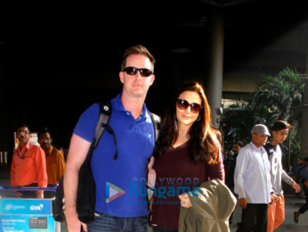 Sonam Kapoor & Preity Zinta snapped at the airport