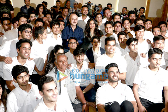 vidya balan snapped at anupam khers acting class students interaction 5