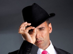 This video of Akshay Kumar dancing adorably with the kid is the cutest thing