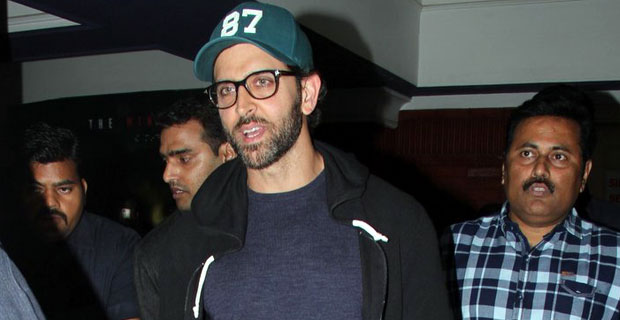 Hrithik Roshan Visits Chandan Cinema To Catch Public Reaction Of ‘Kaabil’ Hrithik Roshan Visits Chandan Cinema To Catch Public Reaction Of ‘Kaabil’