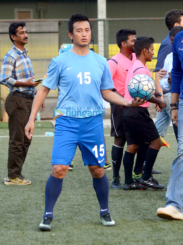 abhishek bachchan and bhaichung bhutia grace the nike premier league u 16s event 9