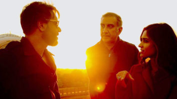 Check out: Ajay Devgn, Ileana D’cruz and Milan Luthria engrossed in a conversation on the sets of Baadshaho in Bikaner