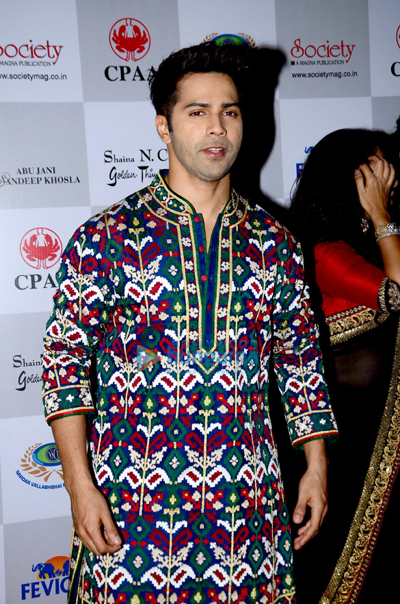 amitabh bachchan varun dhawan alia bhatt sonali bendre grace abu jani sandeep khoslas fashion show for cpaa 13