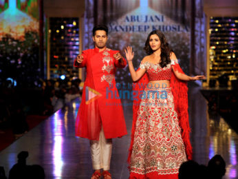 Amitabh Bachchan, Varun Dhawan, Alia Bhatt & Sonali Bendre grace Abu Jani & Sandeep Khosla's fashion show for CPAA