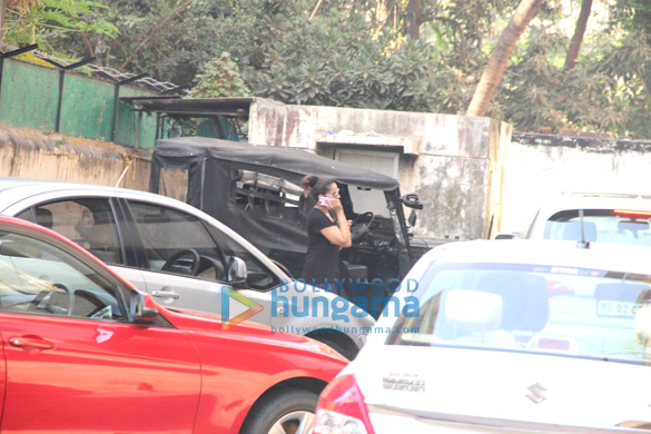 bipasha basu snapped at her gym in bandra 3
