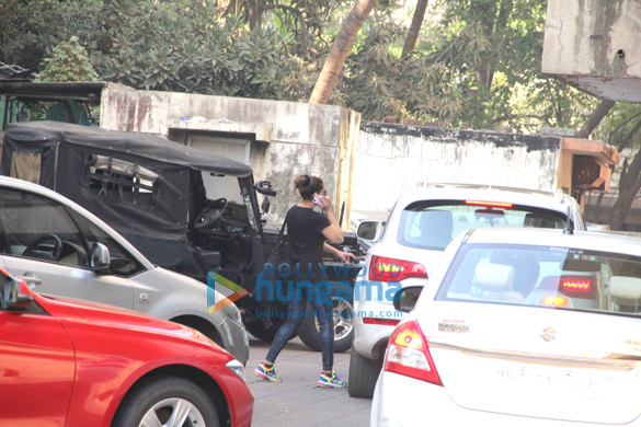 bipasha basu snapped at her gym in bandra 5