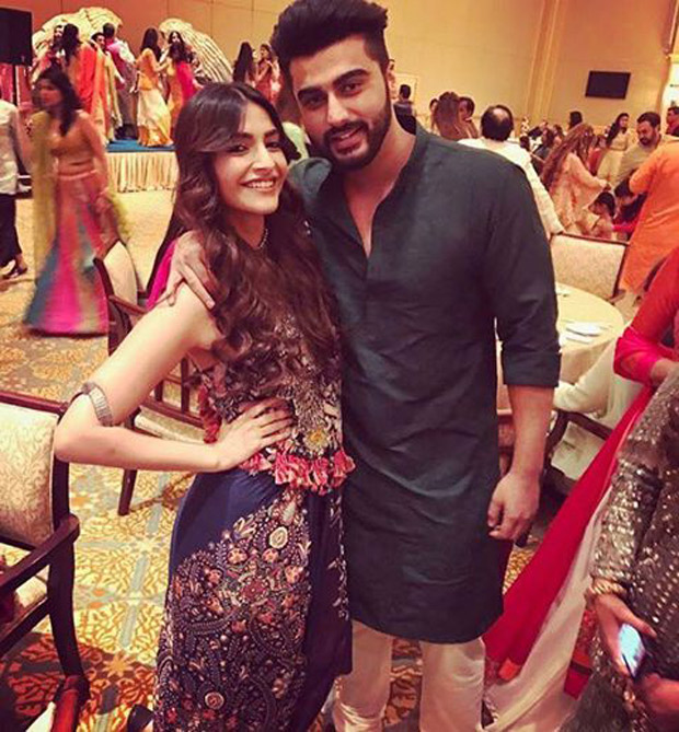 check out sonam kapoor and arjun kapoor attend their cousin akshay marwahs mehendi ceremony 3