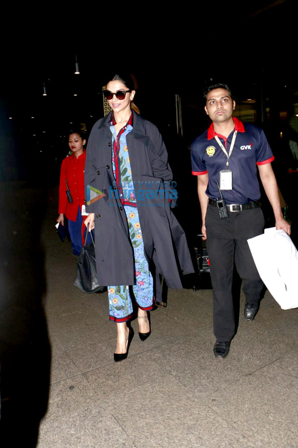 Deepika Padukone and Hrithik Roshan snapped at the airport Deepika Padukone and Hrithik Roshan snapped at the airport