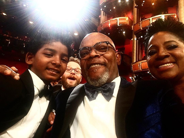 dev patel and sunny pawar hang out with andrew garfield samuel l jackson and others at oscars 2017 2 dev patel and sunny pawar hang out with andrew garfield samuel l jackson and others at oscars 2017 2