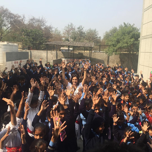 dia mirza joins kids for sanitation drive 2 dia mirza joins kids for sanitation drive 2