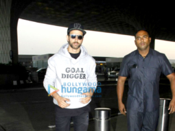 Hrithik Roshan & Yami Gautam snapped at the airport