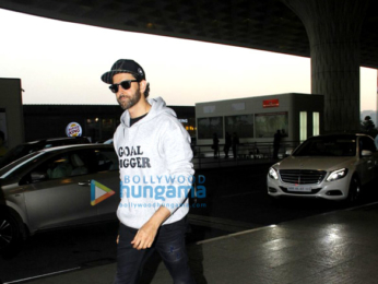 Hrithik Roshan & Yami Gautam snapped at the airport