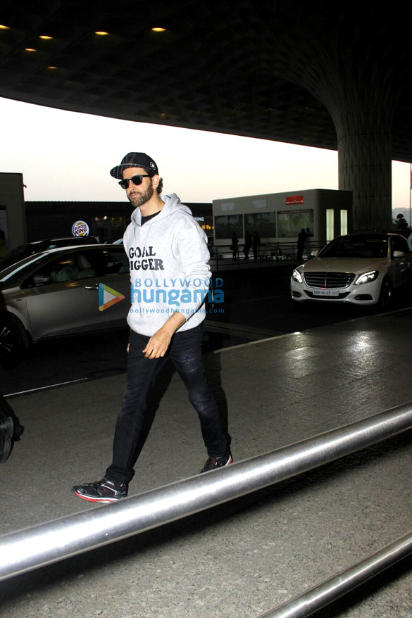 hrithik roshan yami gautam snapped at the airport 5