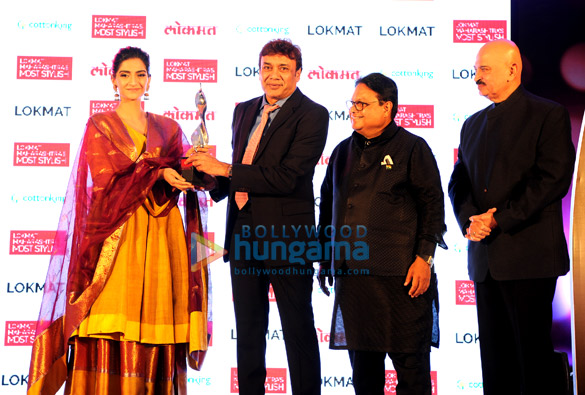 hrithik sonam receive most stylish awards 2