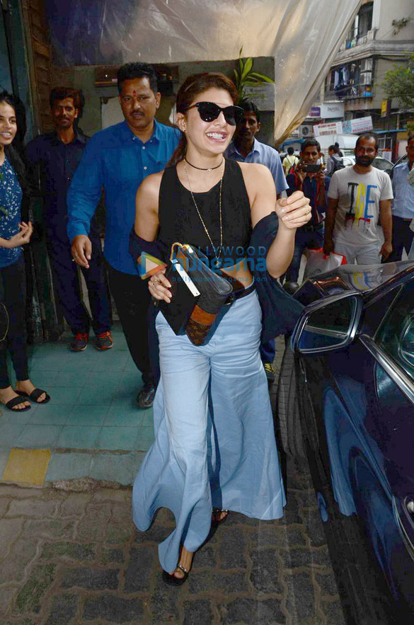 jacqueline snapped at pali village cafe 3