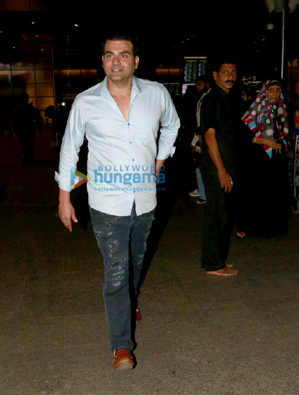 kajol and arbaaz khan snapped at the airport 4