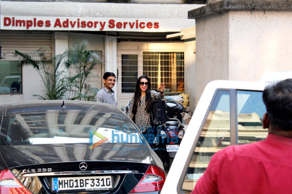 karisma kapoor snapped in bandra 6