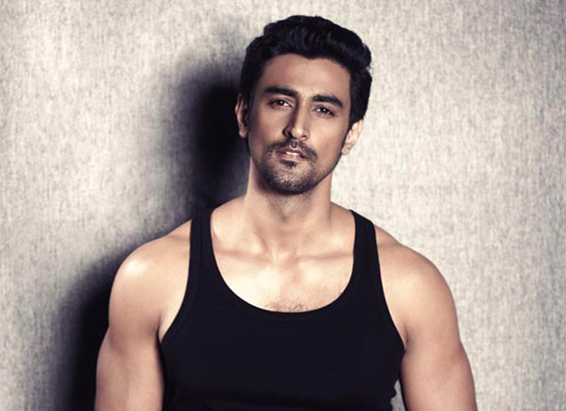 Kunal Kapoor comes to the rescue