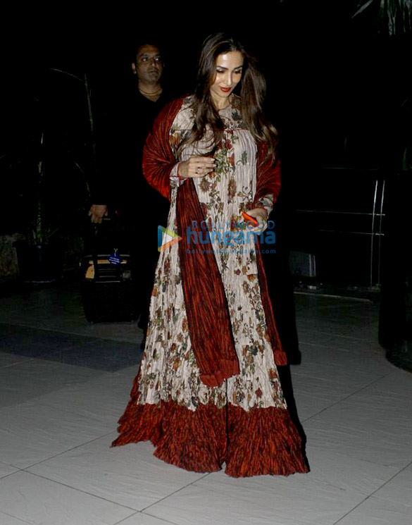 malaika arora khan snapped at the airport 3