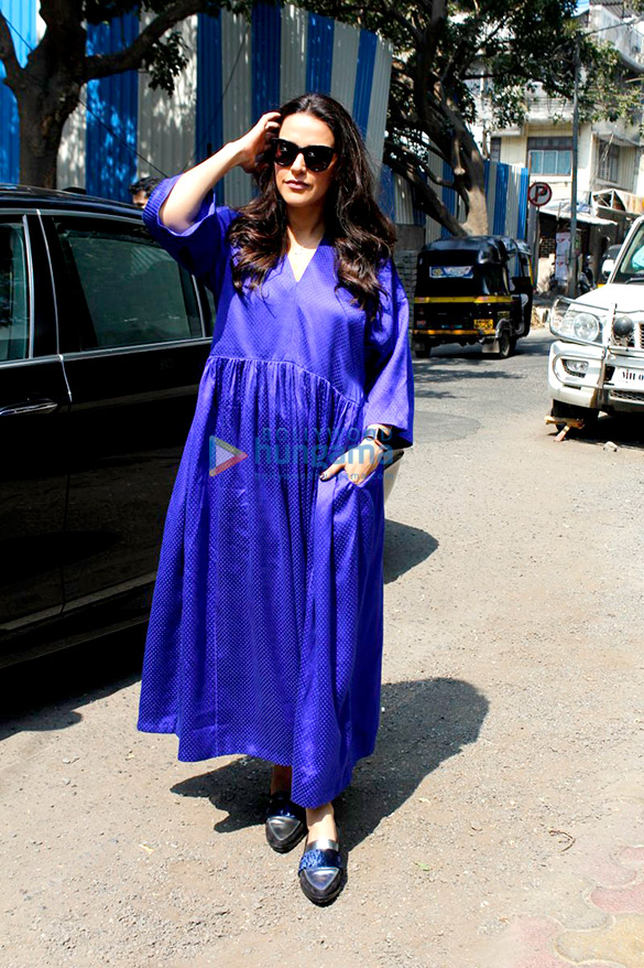 neha dhupia snapped in bandra 2