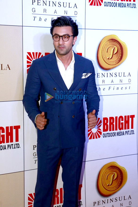 Ranbir Kapoor, Hrithik Roshan, Yuvraj Singh and others grace the ‘Bright Awards 2017’ Ranbir Kapoor, Hrithik Roshan, Yuvraj Singh and others grace the ‘Bright Awards 2017’
