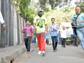 Ranveer Singh casts his vote with his father for the BMC elections in Bandra