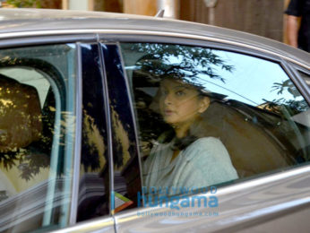 Rhea Kapoor snapped post meeting at Kareena Kapoor Khan's house