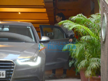 Rhea Kapoor snapped post meeting at Kareena Kapoor Khan's house
