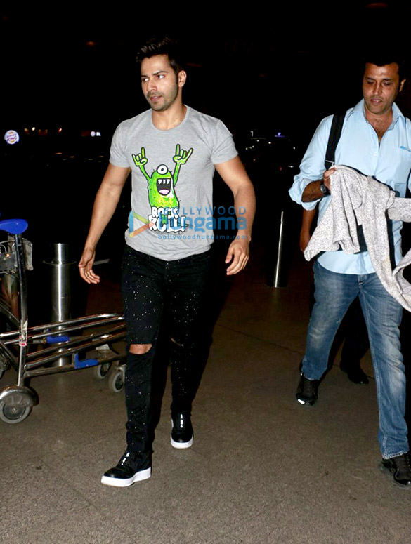 saif ali khan varun dhawan shahid kapoor kangna ranaut jahnvi kapoor snapped at the airport 2