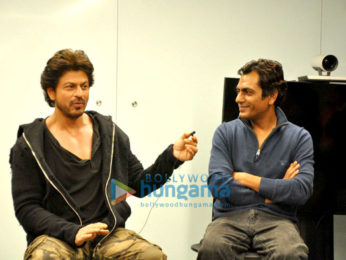 Shah Rukh Khan, Nawazuddin Siddiqui have a video conference with Mahira Khan over 'Raees' success