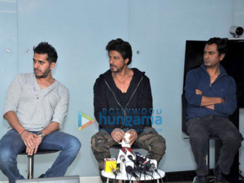 Shah Rukh Khan, Nawazuddin Siddiqui have a video conference with Mahira Khan over 'Raees' success