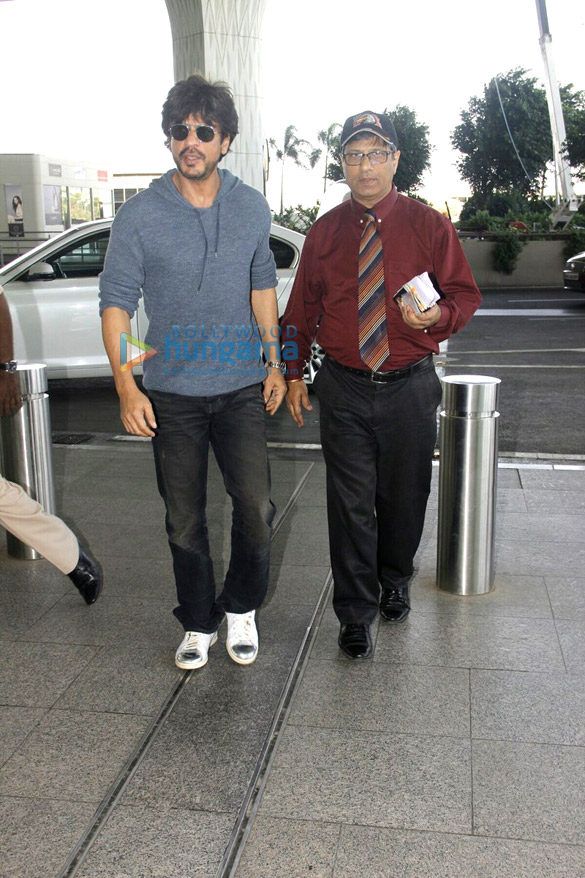 shah rukh khan vidhu vinod chopra depart for ajay bijlis 50th birthday bash in dubai 1