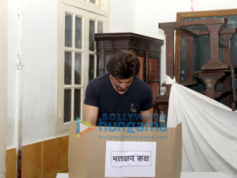 Shah Rukh Khan spotted at the voting booth in Bandra