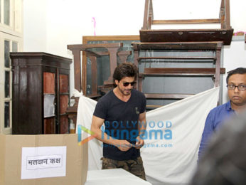 Shah Rukh Khan spotted at the voting booth in Bandra