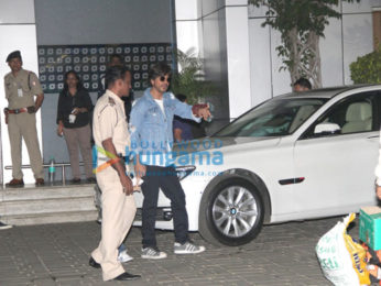 Shah Rukh Khan arrives with AbRam from 'Raees' promotions in Ahmedabad