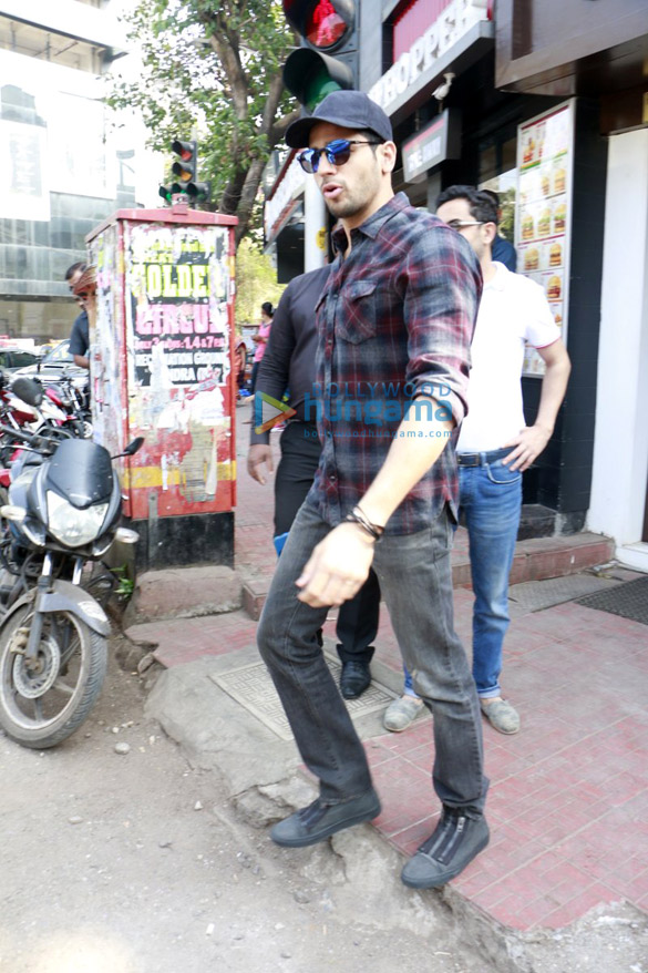 sidharth malhotra alia bhatt snapped post lunch at bastian 2