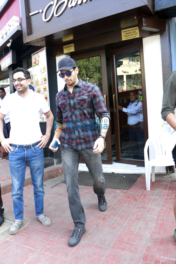 sidharth malhotra alia bhatt snapped post lunch at bastian 3