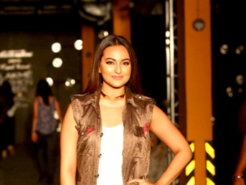 Varun Dhawan, Arjun Kapoor & Sonakshi Sinha walk the ramp for Kunal Rawal's show at the Lakme Fashion Week 2017